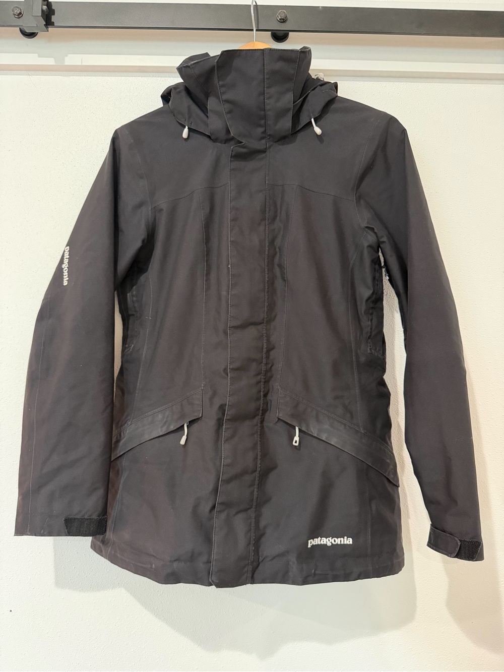 Patagonia Women’s Insulates Snowbelle Jacket Black H2no XS